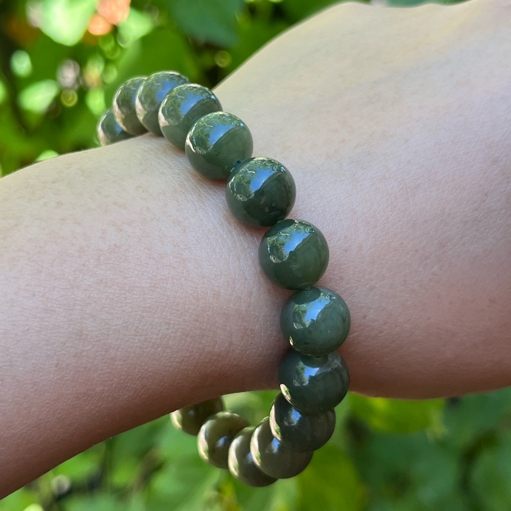10.5mm stretchable green‎ jade bracelet - Picture 5 of 7